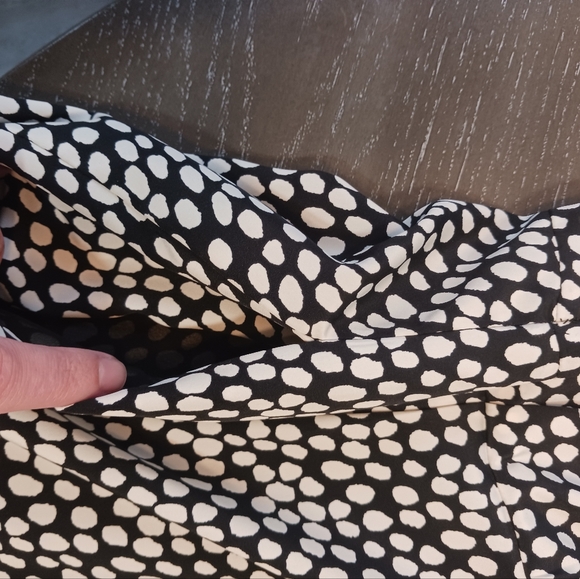 Loft Sleevless, polka dot satin, mini with pockets!! - Picture 8 of 9